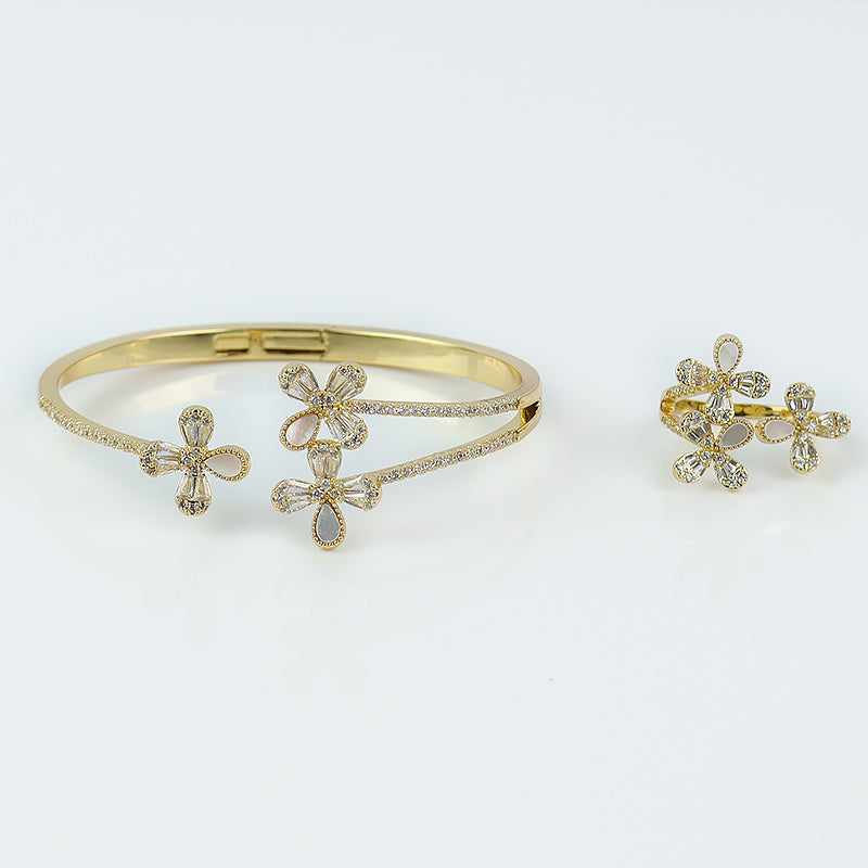 Petite Petal Trio Bangle LA053