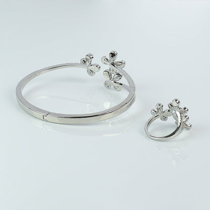 Petite Petal Trio Bangle LA053