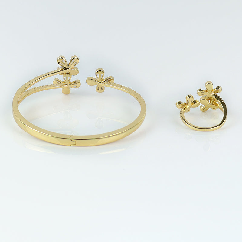 Petite Petal Trio Bangle LA053